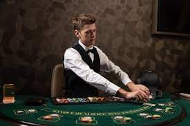 Antarmuka permainan Fortune Tiger di platform kingdom toto dengan simbol-simbol bertema keberuntungan